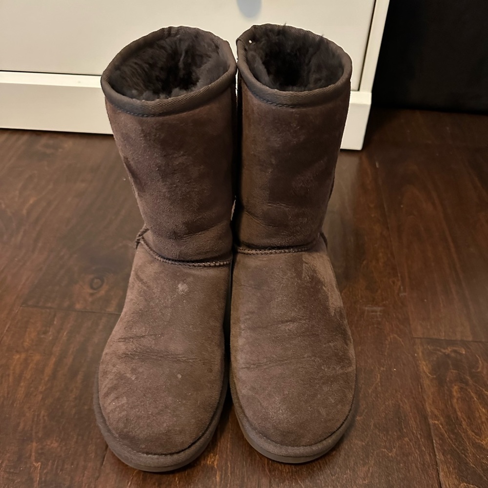 UGG Classic II Boot Size 7 in Chocolate Brown